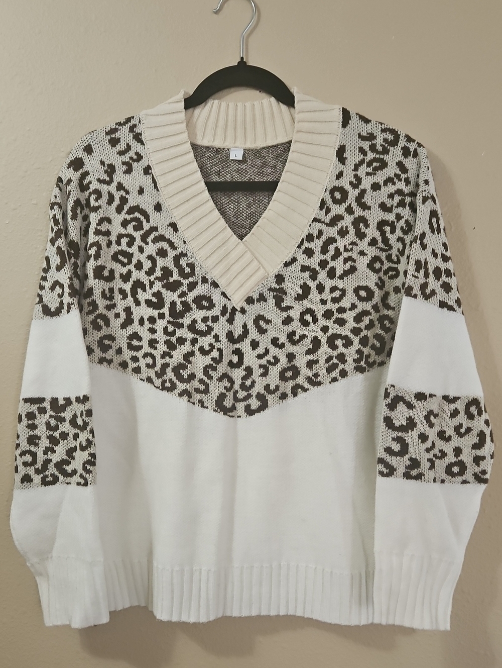 Cream Leopard-Print V-Neck Sweater with Ribbed Trim - Women's